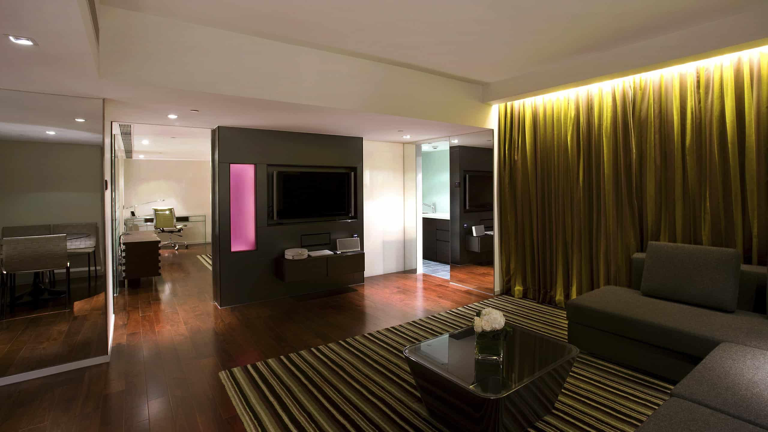 Mira Suite 100